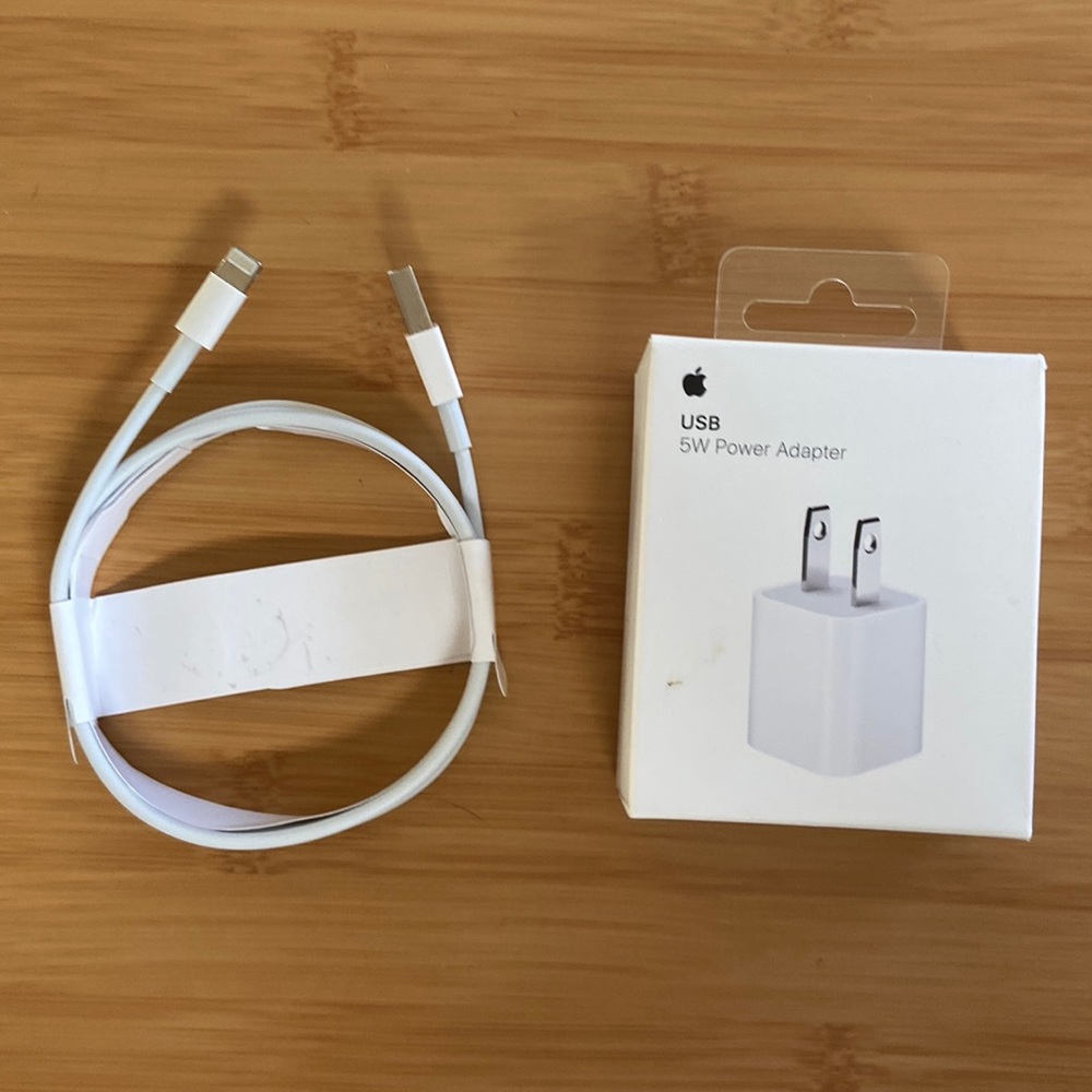 NWT Apple USB to lightning cable (1m) and 5w USB Power Adapter